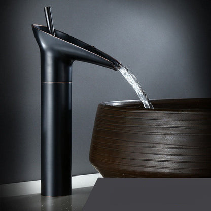 Robinet de Salle de Bain Cascade | Élégance Rétro avec Écoulement Luxueux