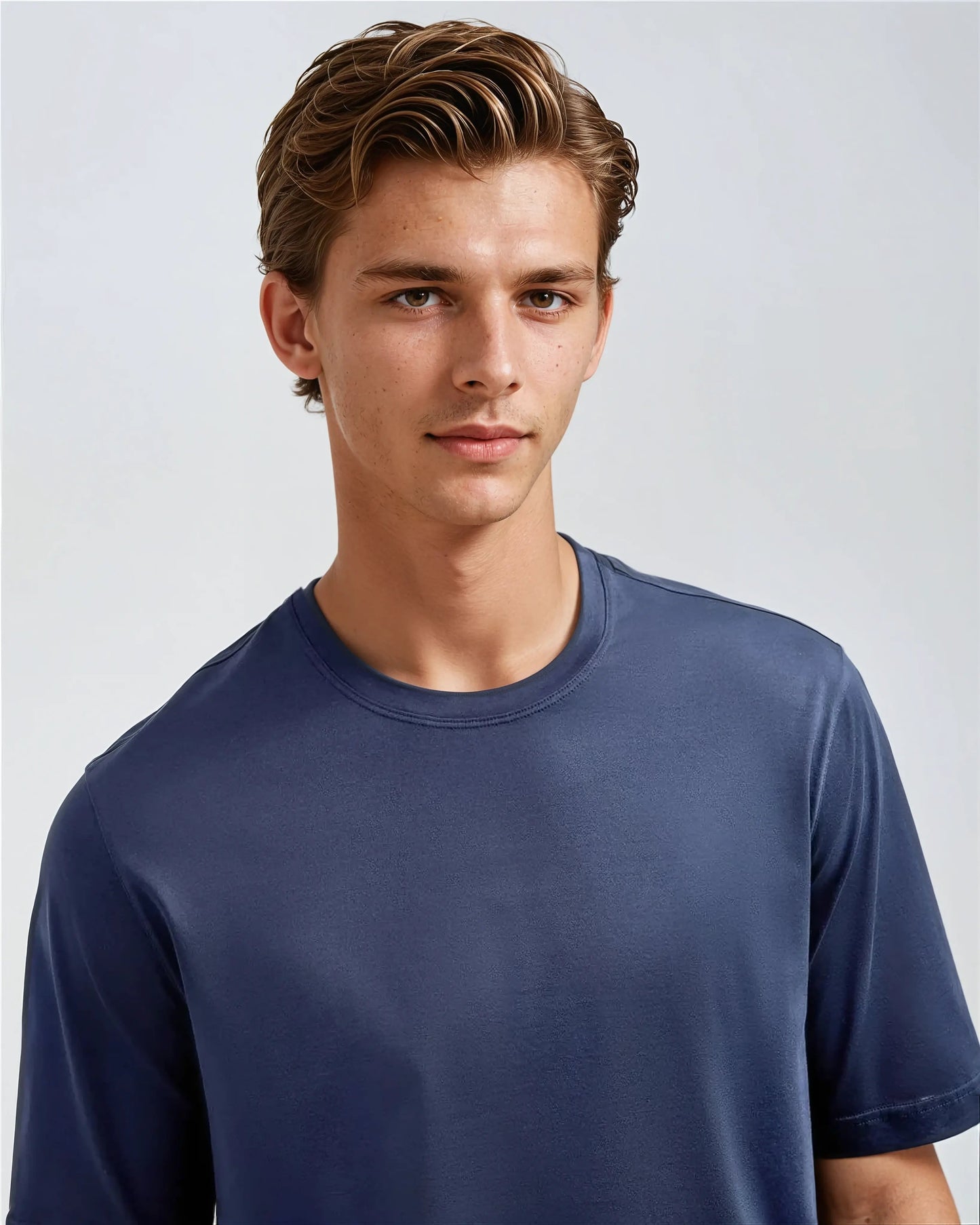T-shirt sur mesure homme moderne | Confort Luxueux et Style Élégant