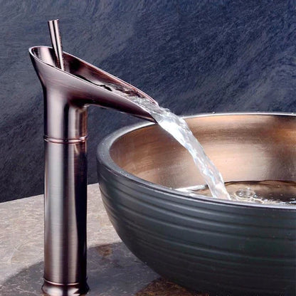 Robinet de Salle de Bain Cascade | Élégance Rétro avec Écoulement Luxueux