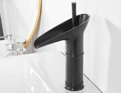 Robinet de Salle de Bain Cascade | Élégance Rétro avec Écoulement Luxueux