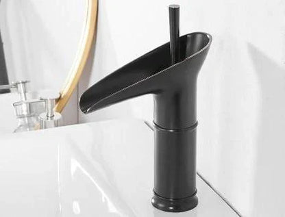 Robinet de Salle de Bain Cascade | Élégance Rétro avec Écoulement Luxueux