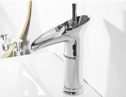 Robinet de Salle de Bain Cascade | Élégance Rétro avec Écoulement Luxueux